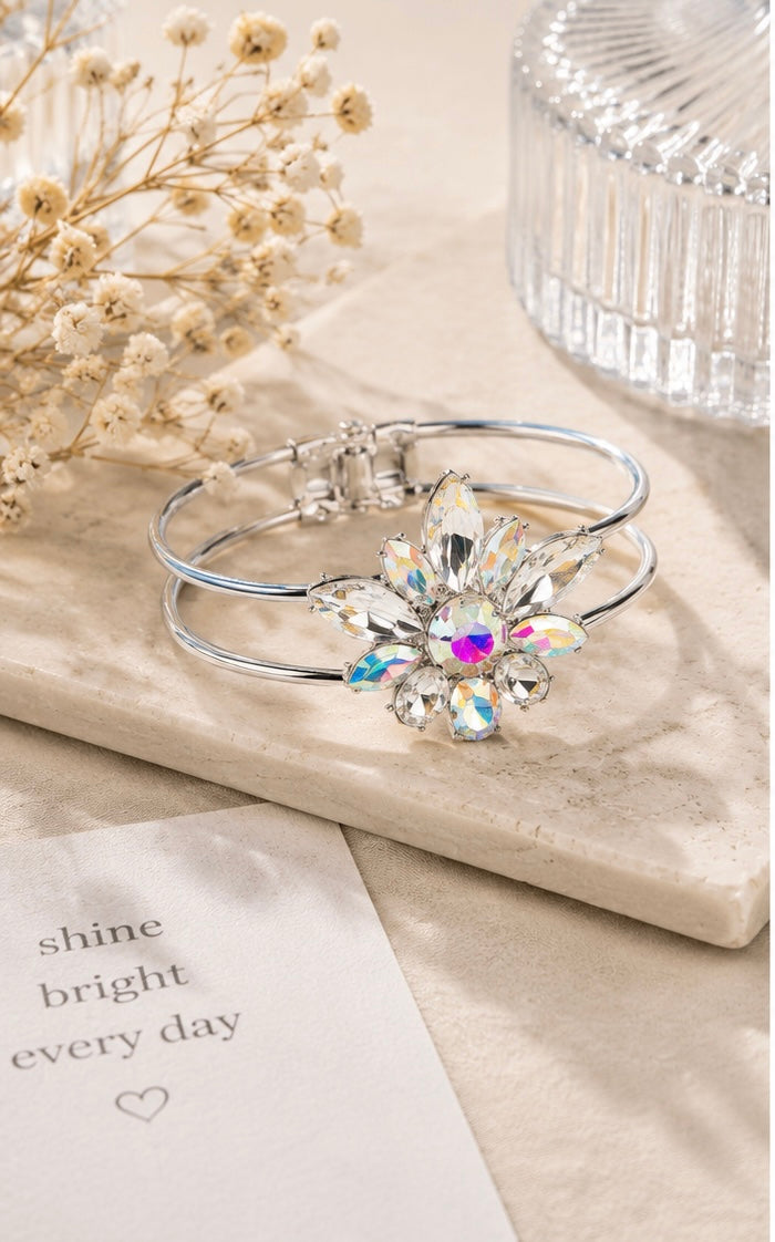Chic Corsage White