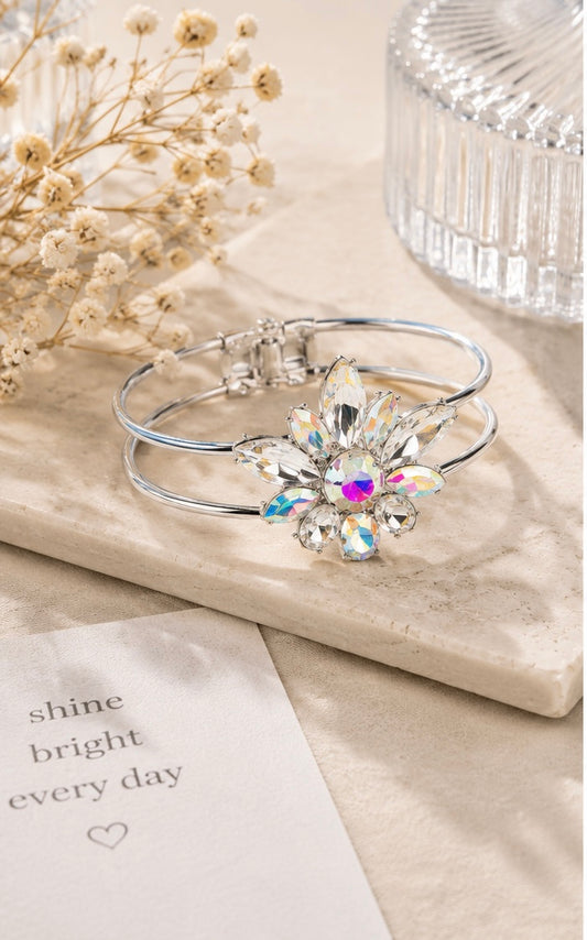 Chic Corsage White