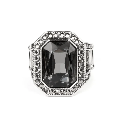 A Royal Welcome - Silver ♥ Ring