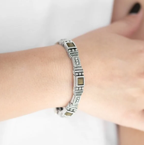 Totally Traveler - Green ♥ Bracelet