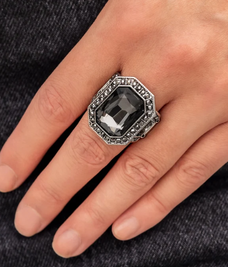 A Royal Welcome - Silver ♥ Ring
